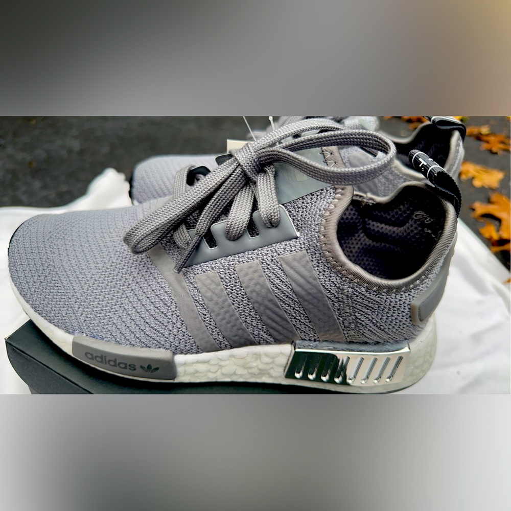 ADIDAS NMD BRAND NEW, NEVER WORN WITH TAGS! BEAUTIFUL AND RARE🖤 WMNS SIZE 5.5🖤